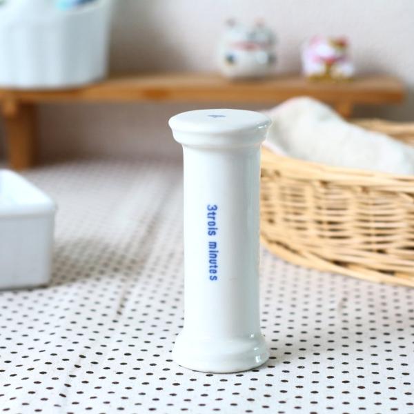 クラウンシリーズはカントリー風のナチュラルインテリアテイスト♪柔らかい雰囲気のクリーム色のニューボン磁器でできています。ニューボン磁器とは表面の強度が比較的強く、温かみのある柔らかいクリーム色が特徴です。ティータイムのお供に陶器製の3分砂時...