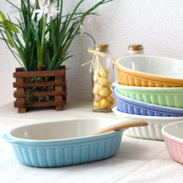 一人用のグラタンにちょうどいいサイズで使い勝手のよいデザインです！全色すべて爽やかな色合いなので見た目もとってもかわいいです♪ホワイトは無造作な点々のあるさらっとした粉引釉薬で和風な雰囲気もあり、その他はツヤのあるポップな雰囲気です♪真冬に...