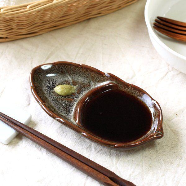 葉っぱの形の仕切り小皿 国産 美濃焼 醤油や漬物用にいかがでしょうか
