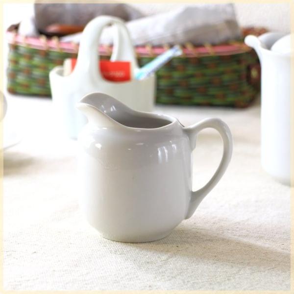どんな場面でも使えるシンプルさが特徴です。コーヒー、紅茶のミルクにはもちろん、ステーキのソースや自家製ドレッシングにもおしゃれに使えます♪華やかなデザインでカフェタイムに胸キュンですね♪ゲストにも一目置かれそう！陶器の入れ物は清潔感があって...
