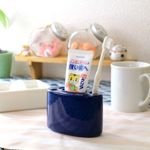 紺のハブラシホルダー 国産 美濃焼 陶器製の清潔感を 歯ブラシ立て サニタリー 洗面 立てかけ キッチンカトラリー