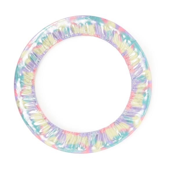 伸縮性のある素材でフープにフィットします。キラキラと光る箔素材を使用し華やかでかわいい印象に。１〜２本収納可能。フープ対応サイズ ： 内径65cm〜のジュニアサイズ。