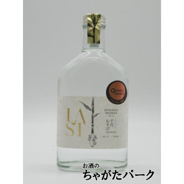 日本酒造りの過程で廃棄されてきた酒粕をリユースし、クラフロジンやウイスキーを生産するプロジェクトの第一弾となる商品。鳥取県に構える酒蔵＜千代むすび酒造＞の酒粕をベースに蒸留し、ボタニカルの香りがしっかりのった、濃い味のジンです。酒粕り焼酎由...