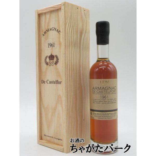 製造元の“カーブ・デ・プロデュクトゥール・レユニ（生産者貯蔵庫協同機構）”は、バ・アルマニャックの中心地にあるノガロ町近郊の、資金力の弱い小さな農家などが集まって共同でアルマニャックの製造にあたっている組織。ブランド名の「カステルフォール」...