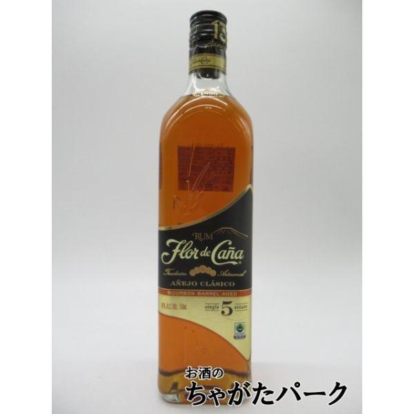 フロール・デ・カーニャ蒸留所は１８９０年にニカラグアのチチガルパで創業以来、高品質のラムをつくり続けてきました。同蒸留のラムは、１１月の乾燥期に刈り取ったサトウキビのモラセスを原料にファイヴ・コラム・スティルで蒸留後、１８０Ｌの小さなホワイ...