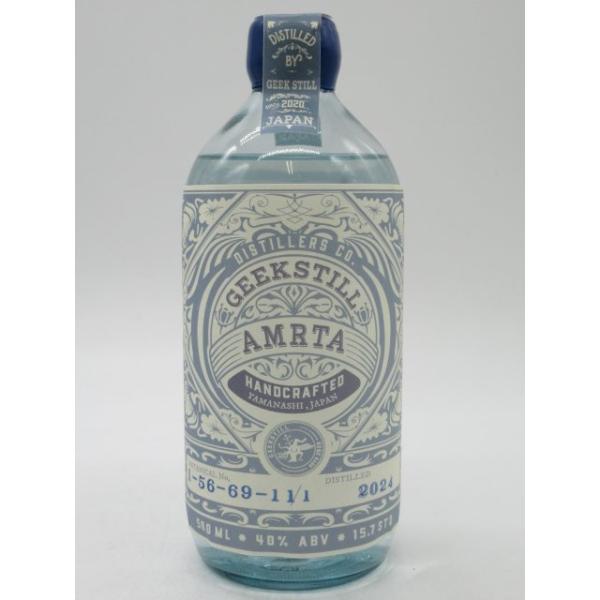 エルダーフラワーを中心に据えた今回のAMRTAは、ただ香りを楽しむだけでなく、それがもたらす心地よい感覚を通じて、私たちに春の到来を予感させます。この香りは、暖かくなり始めた日差しと、軽やかな風を感じながら、自然が目覚める瞬間を想像させるよ...