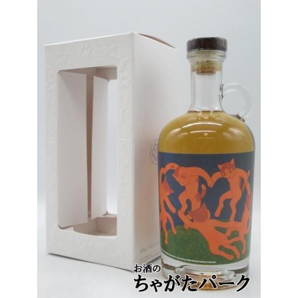 STRワイン樽で12か月熟成させた後、熟したトロピカルフルーツとサフランのシンフォニーに変化します。クリーミーで噛みごたえのある食感が、アスパラガスジュースのさわやかな新鮮さと絡み合い、カンフルとバームの香りが大胆にピルエットを奏で、それぞ...