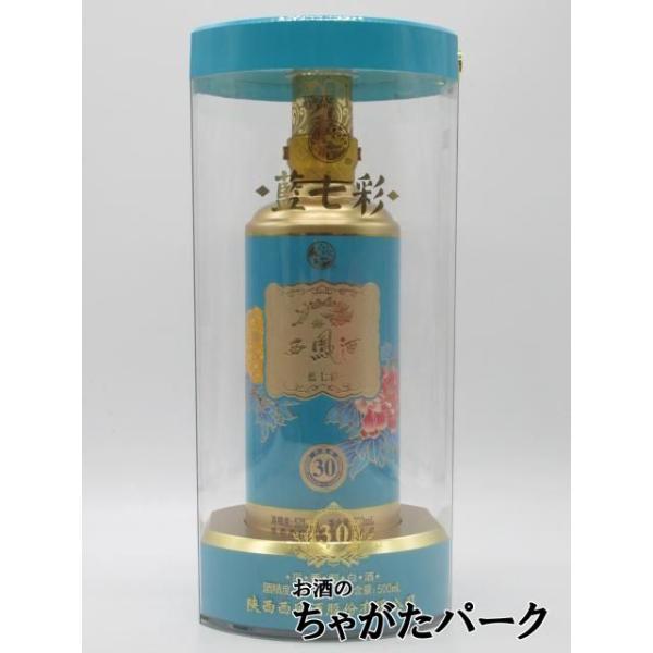 西鳳酒シリーズ販売開始致しました。高級感のある透明アクリル素材の外箱に収められたボトルは、サファイアのような色合いを呈し、金彩の模様が施されています。鑑賞やコレクション価値も非常に高い一本です。30年熟成された酒海古酒を基酒としてブレンドし...