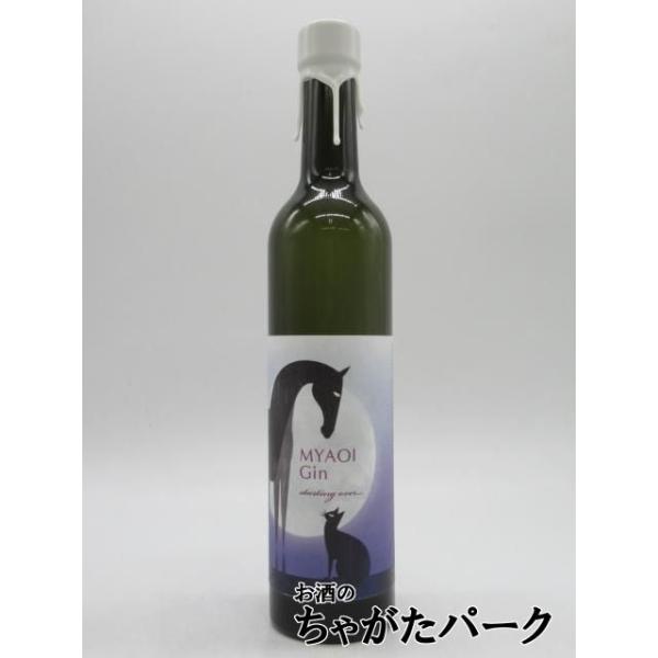 一般的なレシピの五倍量のジュニパーベリーを使用し、その圧倒的な輪郭が、痛みも未練も包み込みながら、凛とした清冽さだけを残していきます。森を散策した時のような清涼感と、ほのかな柑橘の余韻が、次の一歩を静かに後押しします。トニックやソーダ割りで...