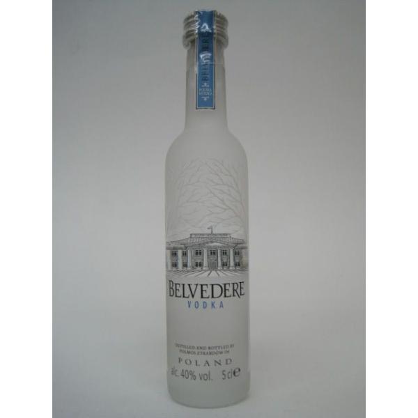 ４０度　５０ミリウォッカ発祥の地ポーランドの首都ワルシャワでしか収穫されないダンゴウスキー・ゴールド・ライ麦のみを原料に、１１の工程を経て硬度０になった精製水を使用し、４回の蒸留が施され、３３回もの品質検査が重ねられてリリースされるポーラン...