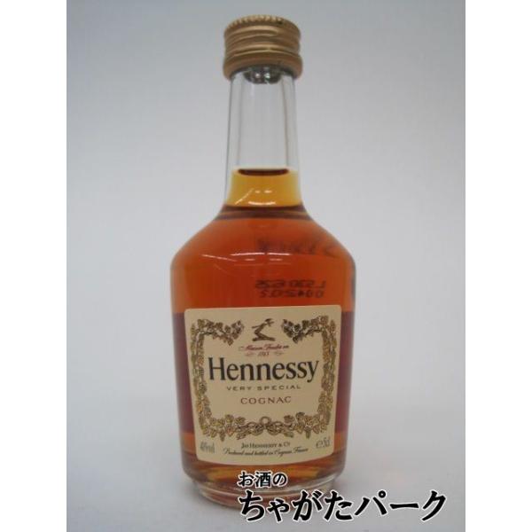 ＶＳは、コニャック地方の優秀な地区の４０以上の異なる原酒のブレンド。ヘネシー社は、アイルランド出身のリチャード・ヘネシーが１７６５年にコニャック市で創業。また、ＬＶＭＨ（モエ　ヘネシー・ルイ　ヴィトン）グループの重要な一員です。【ＨＥＮＮＥ...