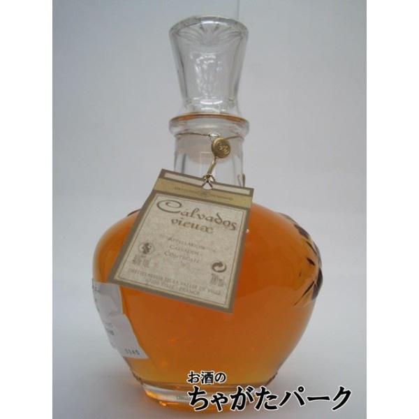 マスネ社はフランス・アルザス地方で1870年より操業。小規模ながら高品質なオー・ド・ヴィーやリキュールを造ることで知られている。こちらは、リンゴをかたどったボトルにソフトなマスネ社のノルマンディ産カルヴァドス・ヴィユーを詰めました。※こちら...