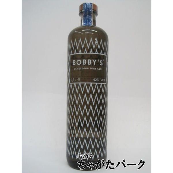 使用している原料はジュニパー、レモングラス、シナモン、クローヴ、コリアンダー、ローズヒップ、フェンネル、キュベブペッパーで、それぞれを別々にライ麦100％のグレーンスピリッツと共にポットスティルで蒸留し、ブレンドしています。多くの試作を繰り...