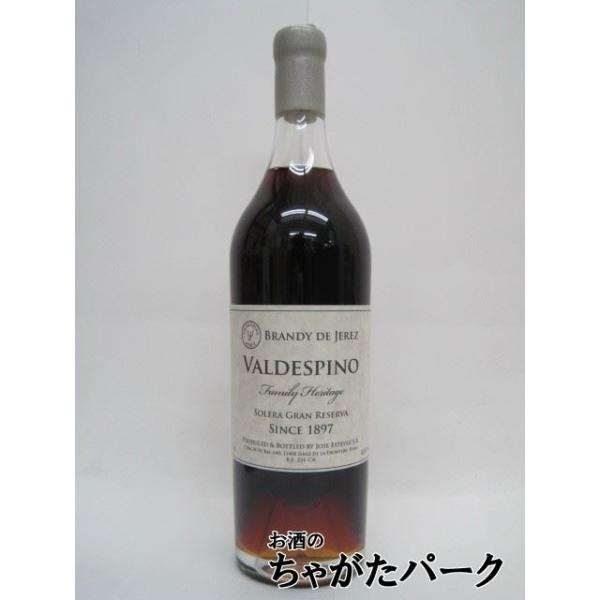 19世紀から始まるソレラシステムで作られ、平均熟成年数は50年を越え、100年以上前の古酒も含まれているといわれています。何十年も熟成したシェリーが持つ、どこまでも複雑味のある果実香と濃縮したような深い味わいに、極上のブランデーだけが表現で...