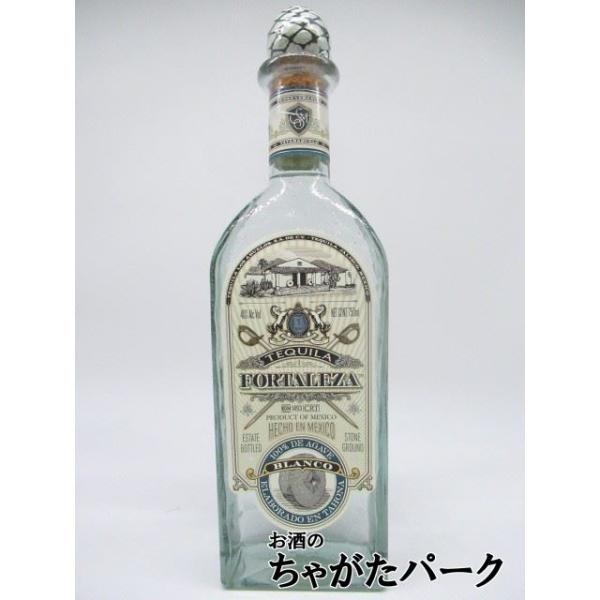 メキシコ・ハリスコ州、バジェス地方のテキーラの名門サウザ家の5代目ギレルモ・エリクソン・サウザが祖父の時代の伝統的な製法を守り、2005年から丁寧にテキーラづくりを行っています。蒸溜後、樽での熟成は行わず、ステンレススチールのタンクで落ち着...