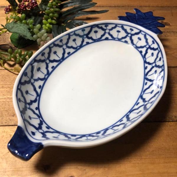 【パイナップル20cm】 お皿 青白陶器 青白食器 パイナップル柄 陶器　小鉢 タイ料理 アジアン料理 タイ雑貨