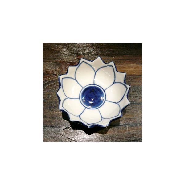 【青白陶器 花型ボール皿8cm 】小皿　小鉢 青白陶器 青白食器 パイナップル柄 陶器　タイ料理 アジアン料理 タイ雑貨