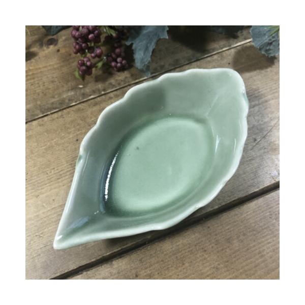 【リーフ　小皿　グリーン】　セラドン陶器　セラドン食器  陶器　タイ料理　 アジアン料理 　タイ雑貨