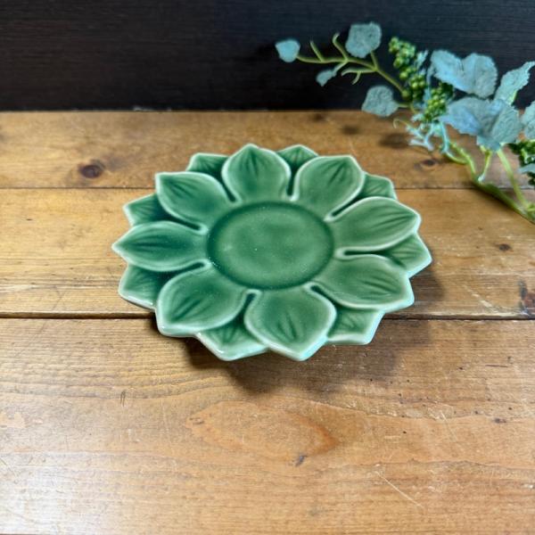 【花型　小皿　14cm】セラドン陶器　セラドン食器  陶器　花型　タイ料理　 アジアン料理 　タイ雑貨