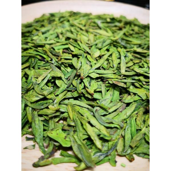 "龍井茶は中国有名なお茶の一つで、特に北京では高級茶として愛飲されています。産地は淅江省の西湖が有名で、風光明媚な穏やかな気候に恵まれた茶処です。南の淅江省のお茶が何故北の北京で愛飲されているのでしょうか。その理由は清の皇帝が全国を視察する...