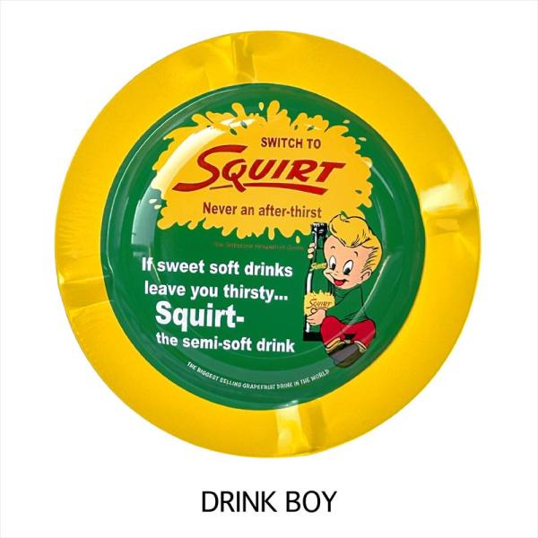 アメリカのモーターカルチャーを象徴するデザインが特徴的軽量なブリキ素材で扱いやすく、置くだけでレトロアメリカンなテイストに縁にはタバコを置けるノッチ付きで、実用性もバッチリですデスクやガレージ、ダイナー風インテリアにもおすすめですサイズ φ...