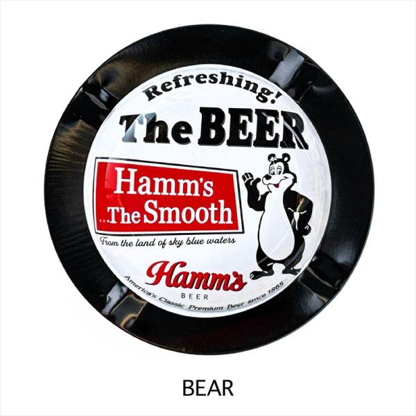 アメリカのモーターカルチャーを象徴するデザインが特徴的軽量なブリキ素材で扱いやすく、置くだけでレトロアメリカンなテイストに縁にはタバコを置けるノッチ付きで、実用性もバッチリですデスクやガレージ、ダイナー風インテリアにもおすすめですサイズ φ...