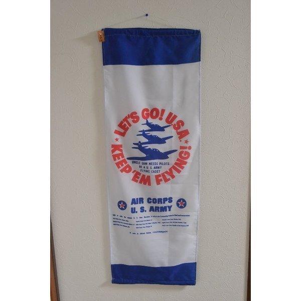 上下に細いパイプが入ったタペストリーです。縦長なのでちょっとしたスペースを埋めるのにも有効です。壁にかけるだけで結構インパクトがあります。お部屋のイメチェンを！！ルームデコレーションにご使用ください。若干プリントの摺れがある場合がありますが...