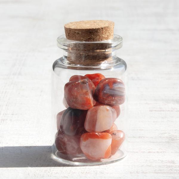 小瓶入りさざれ石　カーネリアン（紅玉髄）　鉱物　鉱石　飾り石　2250008096408　アクアリウム　パルダリウム　両生類　爬虫類　テラリウム　ミネラル　宝石　水晶　サボテン　多肉植物　飾り砂　飾り　20250529　y25m05　ｋｓｚ...