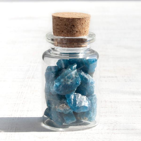 小瓶入りさざれ石　ブルーアパタイト（燐灰石）　鉱物　鉱石　飾り石　2250008099997　アクアリウム　パルダリウム　両生類　爬虫類　テラリウム　ミネラル　宝石　水晶　サボテン　多肉植物　飾り砂　飾り　20250529　y25m05　ｋ...