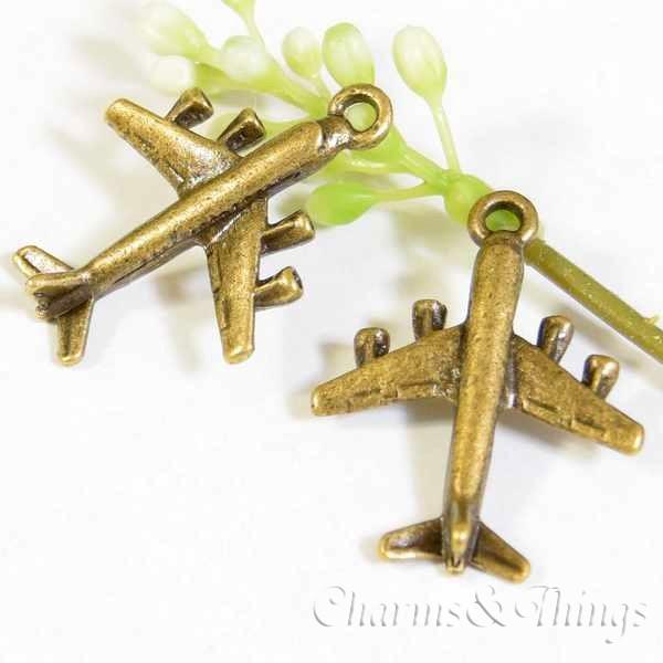 ジャンボジェットのチャーム 飛行機 5個入 立体加工 アクセサリーパーツ ハンドメイド素材金属チャーム Sc2112 Charms And Things 通販 Yahoo ショッピング