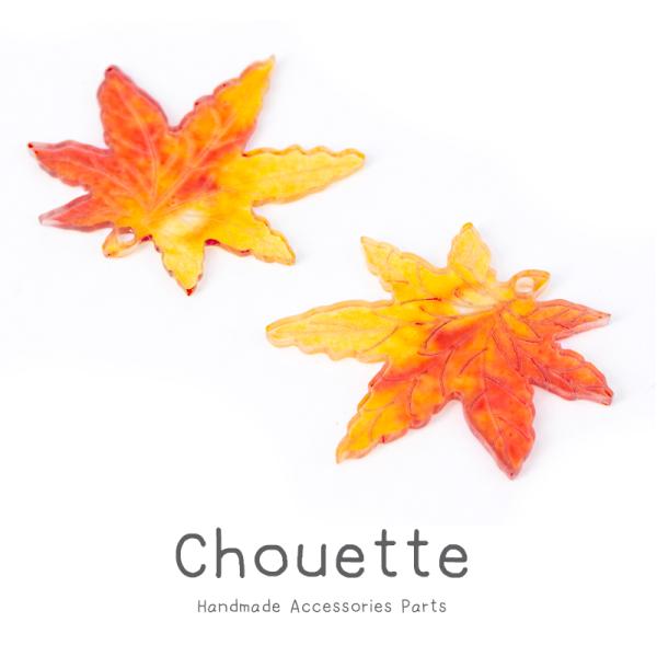 ご覧いただきましてありがとうございます。紅葉デザインのアクリルデコチャームになります♪ピアスやかんざし、和風小物、帯飾りにおすすめです＾＾表面にレジンを塗ってぷっくりさせても可愛いと思います！色々な用途でお使いいただけます。【商品説明】（内...