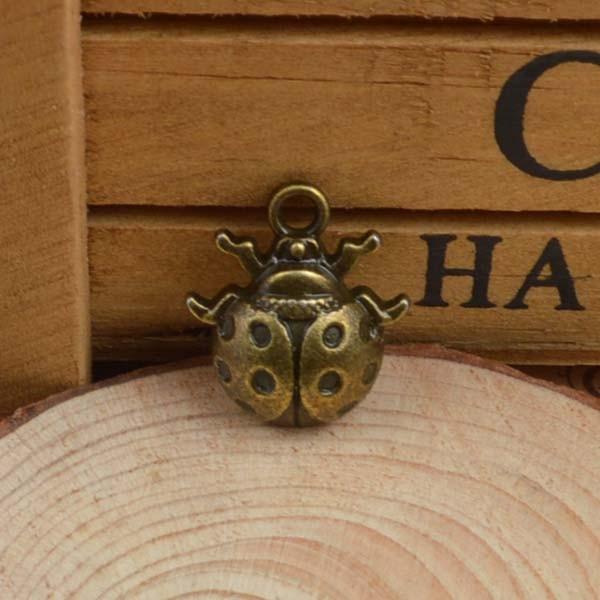 チャーム アンティーク風 てんとう虫 金古美 合金 ハンドメイド材料 Pt 7 Pt 7 手芸材料ヘアアクセのchouette 通販 Yahoo ショッピング