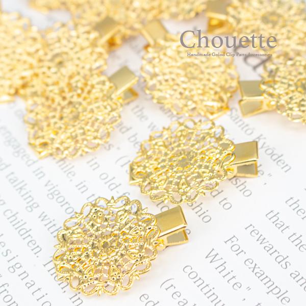 ご覧になっていただきありがとうございます。台座付きヘアクリップです♪ヘアクリップとしてはもちろんスカーフ留目などにもおすすめです＾＾在座にはお好きなパーツ（デコパーツ、カボション、ビジューなど）飾ってもおしゃれだと思います。【商品説明】（内...