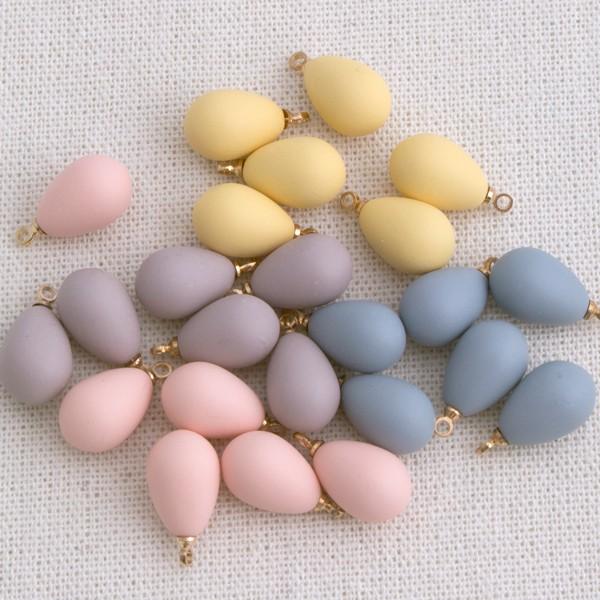 ハンドメイド 手芸材料 パーツ しずく型 アクリルチャーム 全4色 pt