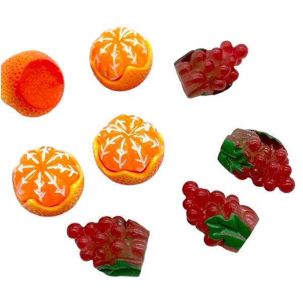 ご覧いただきましてありがとうございます。ヘアアクセサリー、小物などのデコレーションに◎その他いろいろな用途にお使いください♪【商品説明】（内容数4個セット（サイズ）画像を参照ください（タイプ）みかん ブドウ※商品についてのご注意・多少の汚れ...