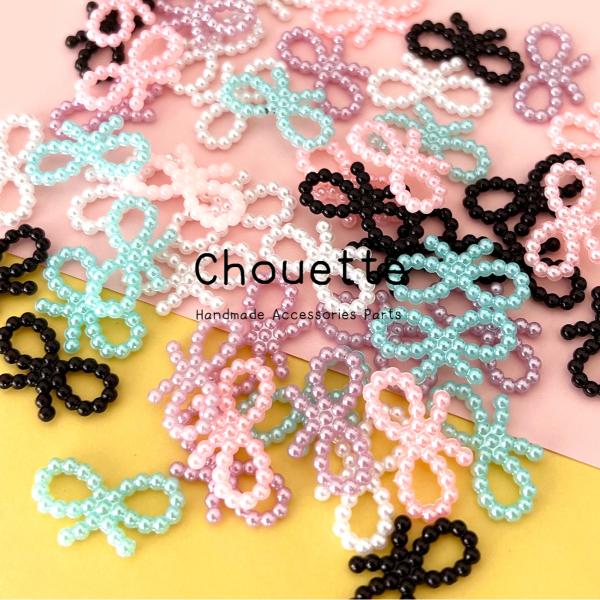 ご覧いただきましてありがとうございます。ミニサイズなので色々なものに使いやすいと思います♪裏面は平らになっているので簡単にボンドなどで貼り付けることが出来ます！【商品説明】（デザイン）ミニリボンデコレーションパーツ（内容数）10個（サイズ）...