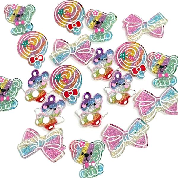 ご覧になって頂きありがとうございます。ヘアアクセサリーや小物などのデコレーションに◎色々な用途でお使いいただけます＾＾■内容詳細【デザイン】うさちゃん、くまちゃん、キャンディー、リボン【内容数】2個【サイズ】うさちゃん→約23mm×21mm...