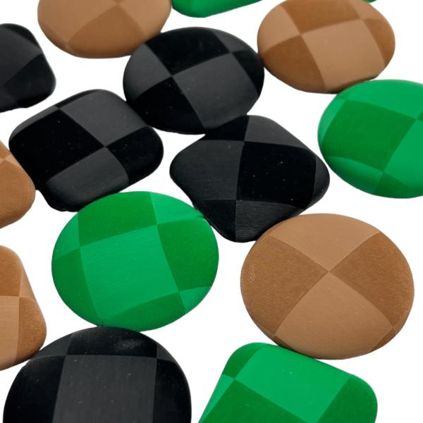 ご覧いただきましてありがとうございます。シックな色のボタンパーツです。丸と四角がありますのでいろいろな用途でご使用ください。■サイズ：丸 約2.5cm×2.5cm厚み約6mm 四角 約2cm×2cm厚み5.2mm (多少の誤差がある場合がご...