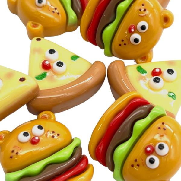 ご覧いただきましてありがとうございます。ハンバーガーとピザのデコパーツです。表情が可愛いです。いろいろな用途でご使用ください。（内容数）同タイプ4個（サイズ）ハンバーガー 約2cm×約2cm 厚さ 9mm ピザ約2cm×約2cm厚さ9mm ...