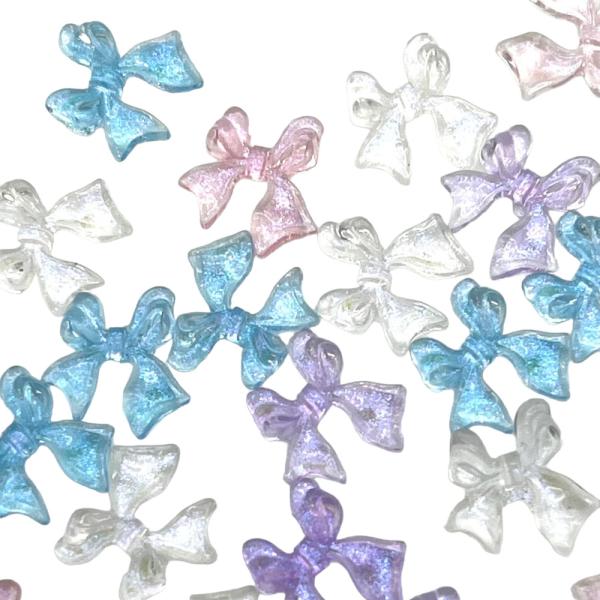 ご覧になって頂きありがとうございます。クリアリボンのアクリルパーツです。透明感があり小ぶりで小さいので推し活のワンポイントや、アクセサリー、ネイル、ヘアアクセサリーのワンポイントなどにおススメです。いろいろな用途でご使用ください。【内容数】...