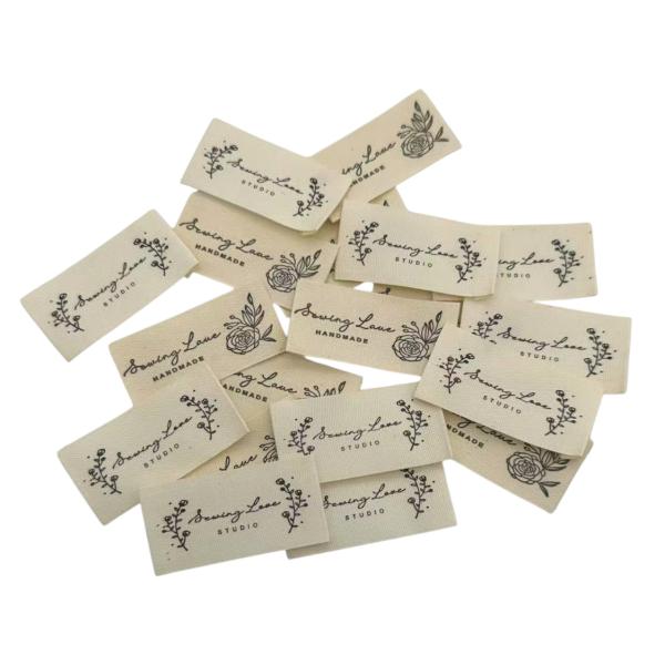 ご覧になって頂きありがとうございます。織りネームのタグです。オリジナルのヘアゴムや、バック、リメイク作品などに縫い付ければ、さらにオリジナルティが出るのでオススメです。いろいろな用途でご使用ください。【内容数】同タイプ10枚【サイズ】約2....