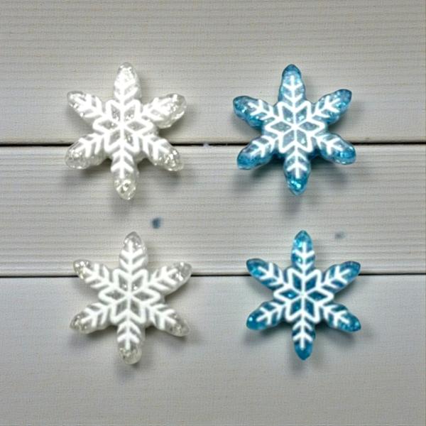 キラキラのラメが輝く雪の結晶モチーフのアクリルパーツ、同色2個セットです。■商品特徴・繊細な雪の結晶デザイン・キラキラと輝くラメ入り・立体感のある仕上がり・透明感が美しいアクリル素材・冬やクリスマスシーズンにぴったり■おすすめの使い方アクセ...