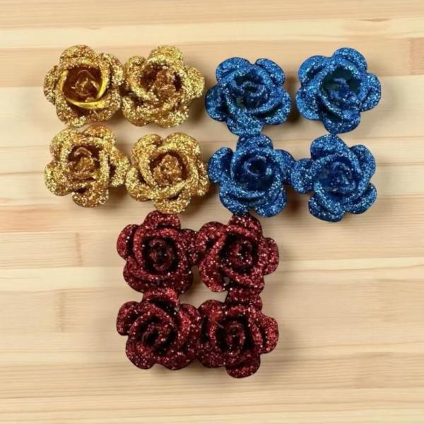 華やかなラメ加工が美しい、薔薇型のアクセサリーパーツです。キラキラと輝く立体的なデザインで、ハンドメイド作品に高級感をプラスします。【用途】ピアス、イヤリング、ヘアアクセサリー、ブローチ、バッグチャーム、レジンアートなど、様々なハンドメイド...