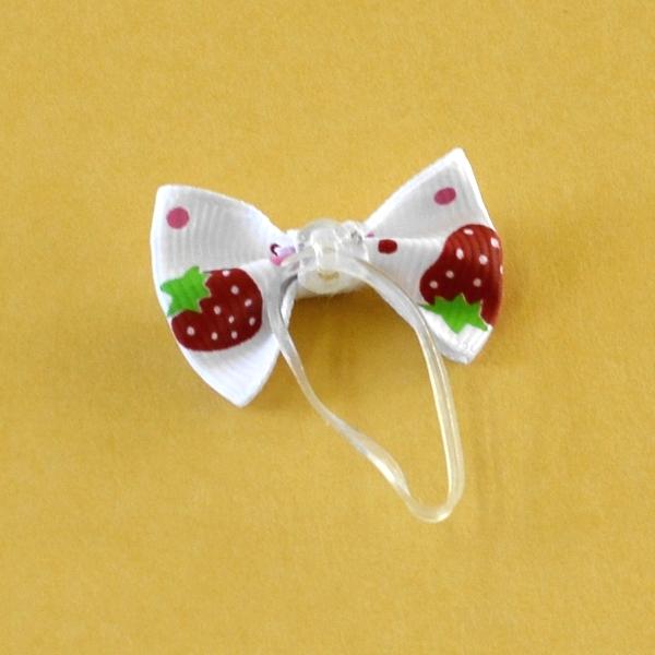キッズリボン ヘアゴム いちごうさぎ キッズゴム　ハンドメイド グログラン キッズ用 イチゴ柄グログランリボンの絡まないゴム 4個 ヘア