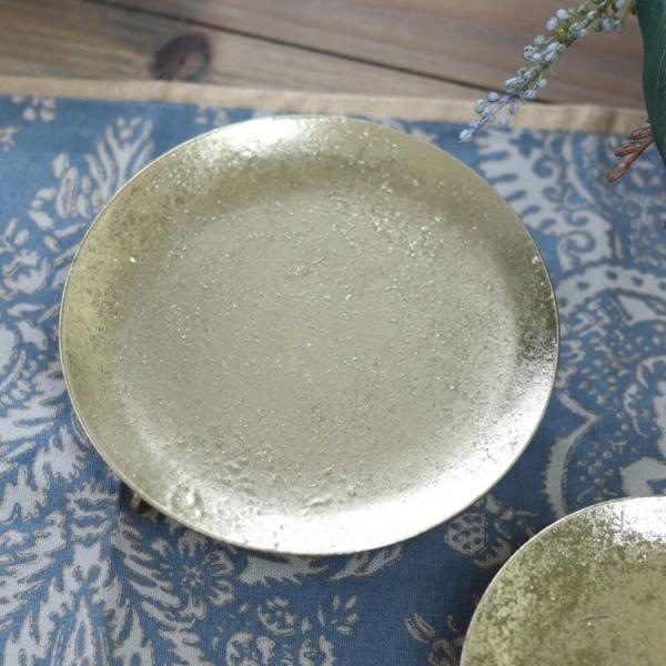 アンティーク調の装飾が美しいネイチャーデザインズのキャンドルトレイ。ゴールドリーフの華やかな輝きが、キャンドルや小物を上品に演出します。キャンドルホルダー・小物置き・ディスプレイトレイとして使える万能アイテム。