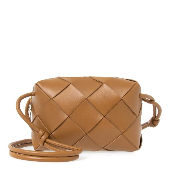 ボッテガヴェネタ BOTTEGA VENETA レディース ショルダーバッグ キャメル CASSETTE SMALL CAMERA BAG スモール  カセット カメラバッグ 709417 VCQC2 2593 CAMEL