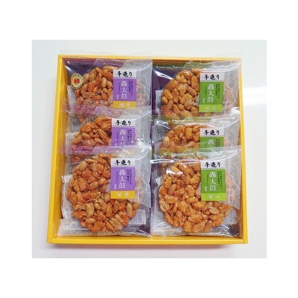 １枚１枚丹念に手造りされた逸品。深煎り落花生とおかきの風味。食べごたえは抜群。こちらは６枚詰め合わせです。甘辛・甘口・揚めん・緑茶 の４種類からランダムに入れ、包装します。