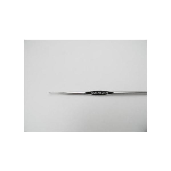 0.9mmのかぎ針。口は非常に鋭利です。長さ　約12.5cm。スチール製。アメリカ　Lacis社