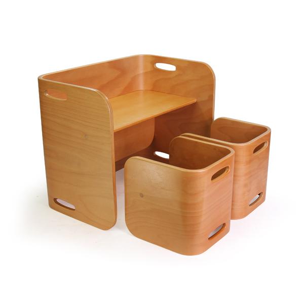 ●デザイン以上に機能性、安全性にもこだわっています子どもが使用するにあたって最も心配なことは商品の安全性です。コロコロチェア＆デスクはデザイン以上に安全性にこだわった商品です。アレルギーなどの原因となるホルムアルデヒド放散量が最も低いF☆☆...