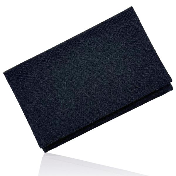 【京都の老舗職人が仕立てた、伝統と技が息づく数珠袋】京都専門店の職人が、一点一点手仕事で仕立てています。布の裁断から縫製、仕上げまで丁寧に行われ、見た目の美しさだけでなく、細部にまで気配りの行き届いた仕立てが特長です。伝統の技と現代的なセン...